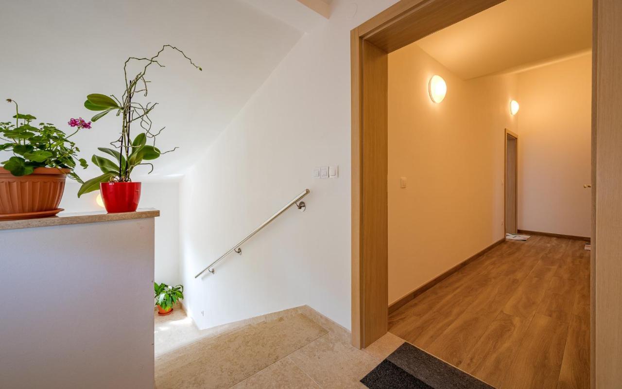 Apartments Nelle Pula Exterior photo