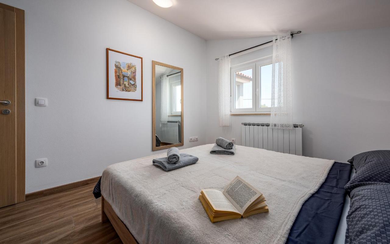 Apartments Nelle Pula Exterior photo