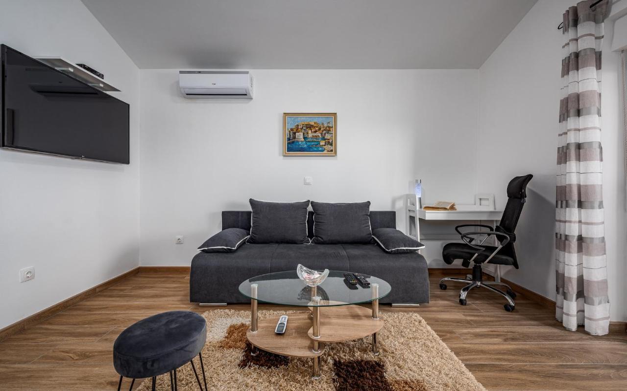 Apartments Nelle Pula Exterior photo