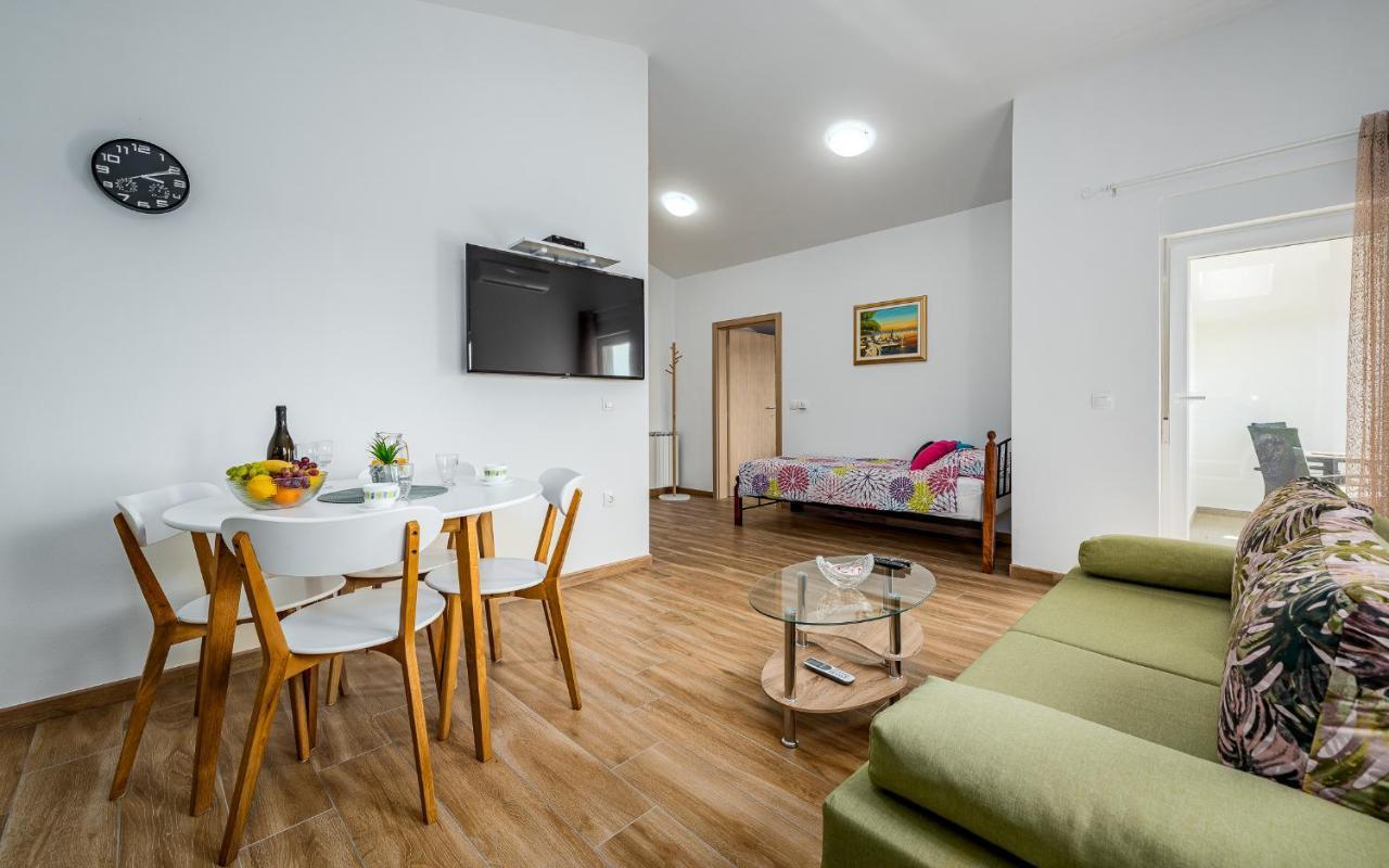 Apartments Nelle Pula Exterior photo