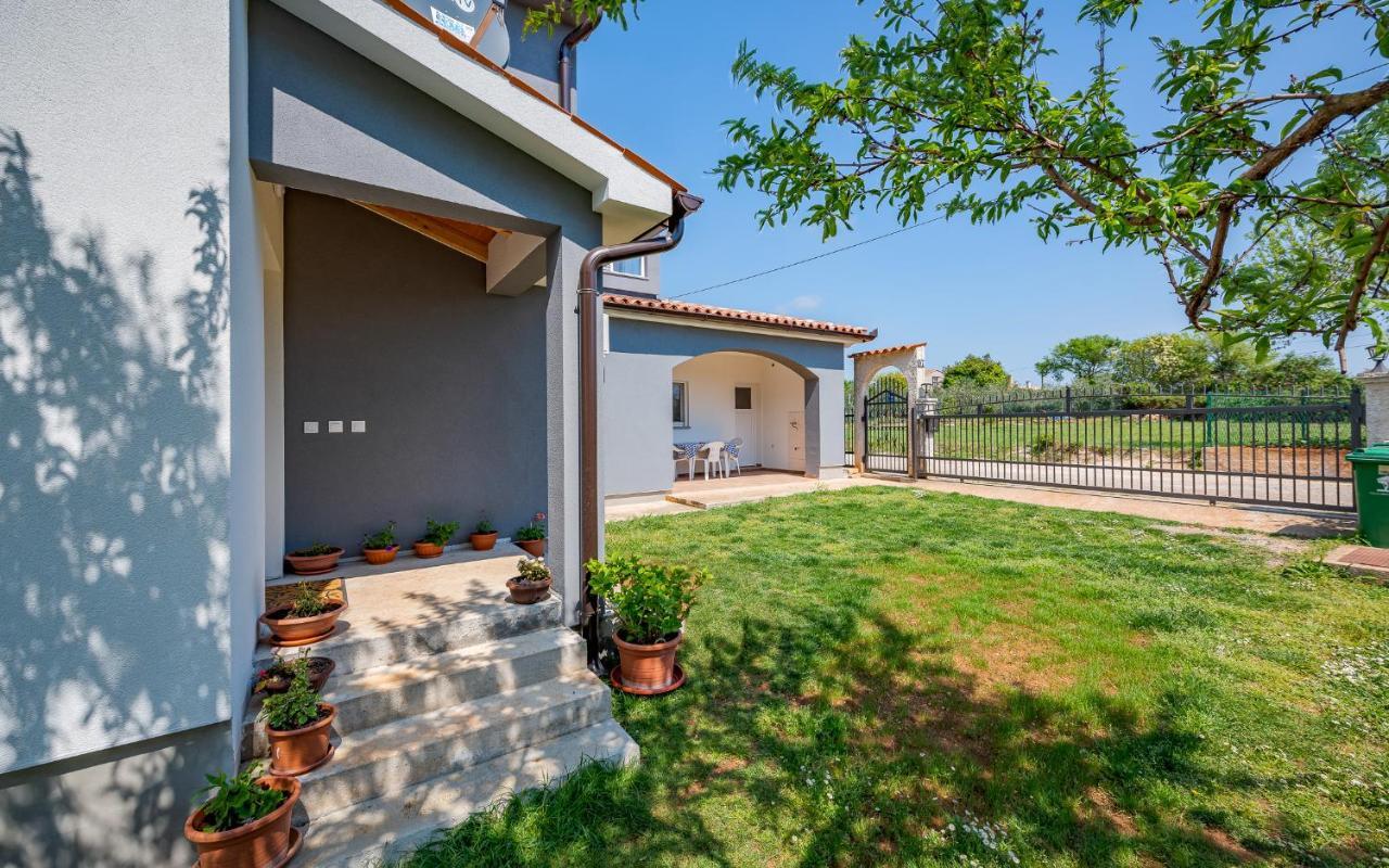 Apartments Nelle Pula Exterior photo