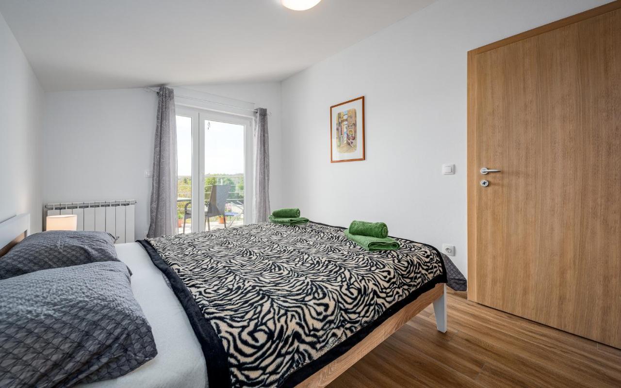 Apartments Nelle Pula Exterior photo