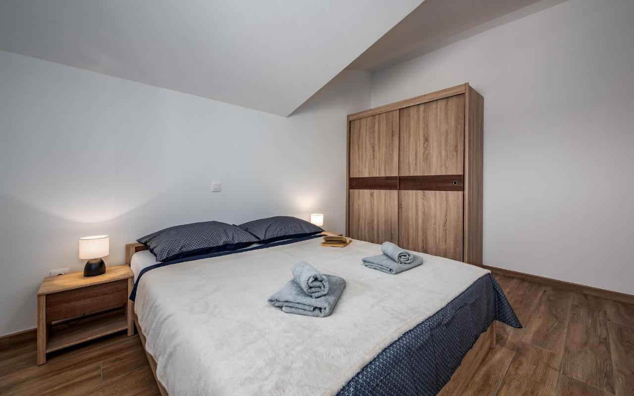Apartments Nelle Pula Exterior photo