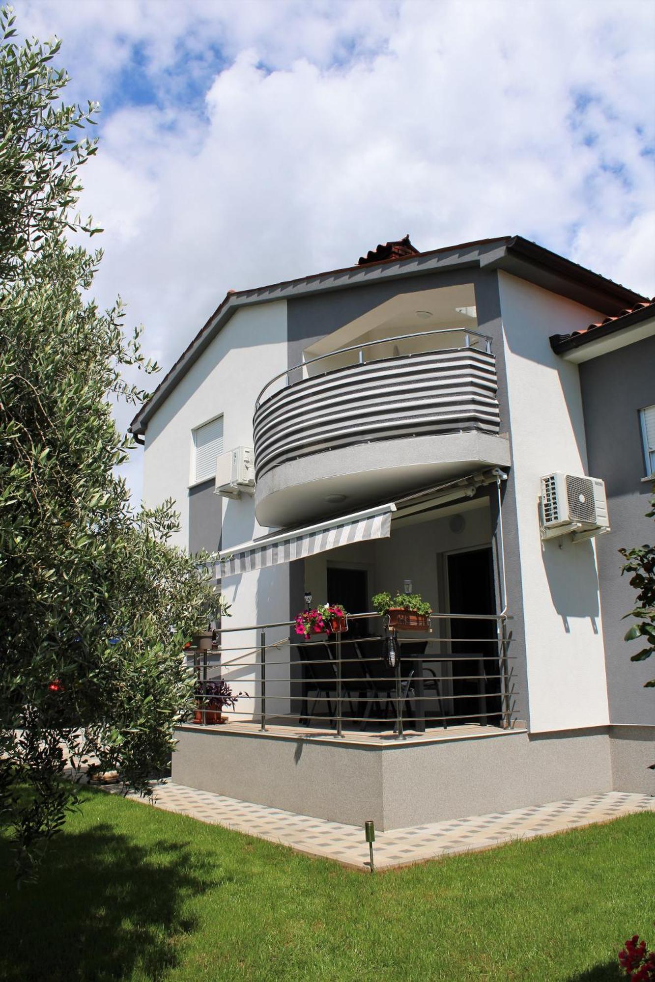Apartments Nelle Pula Exterior photo